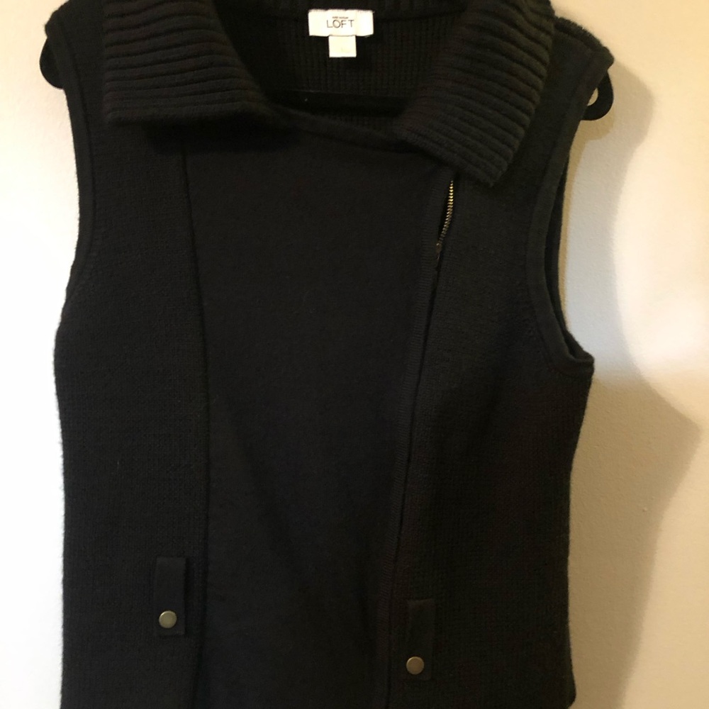 LOFT Black Sleeveless Sweater Vest
